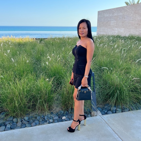 💕💕💕$3 RUN  UNLISTED MIXED LUXURY ITEMS! ALL SALES ARE FINAL💕💕💕 - Picture 3 of 17